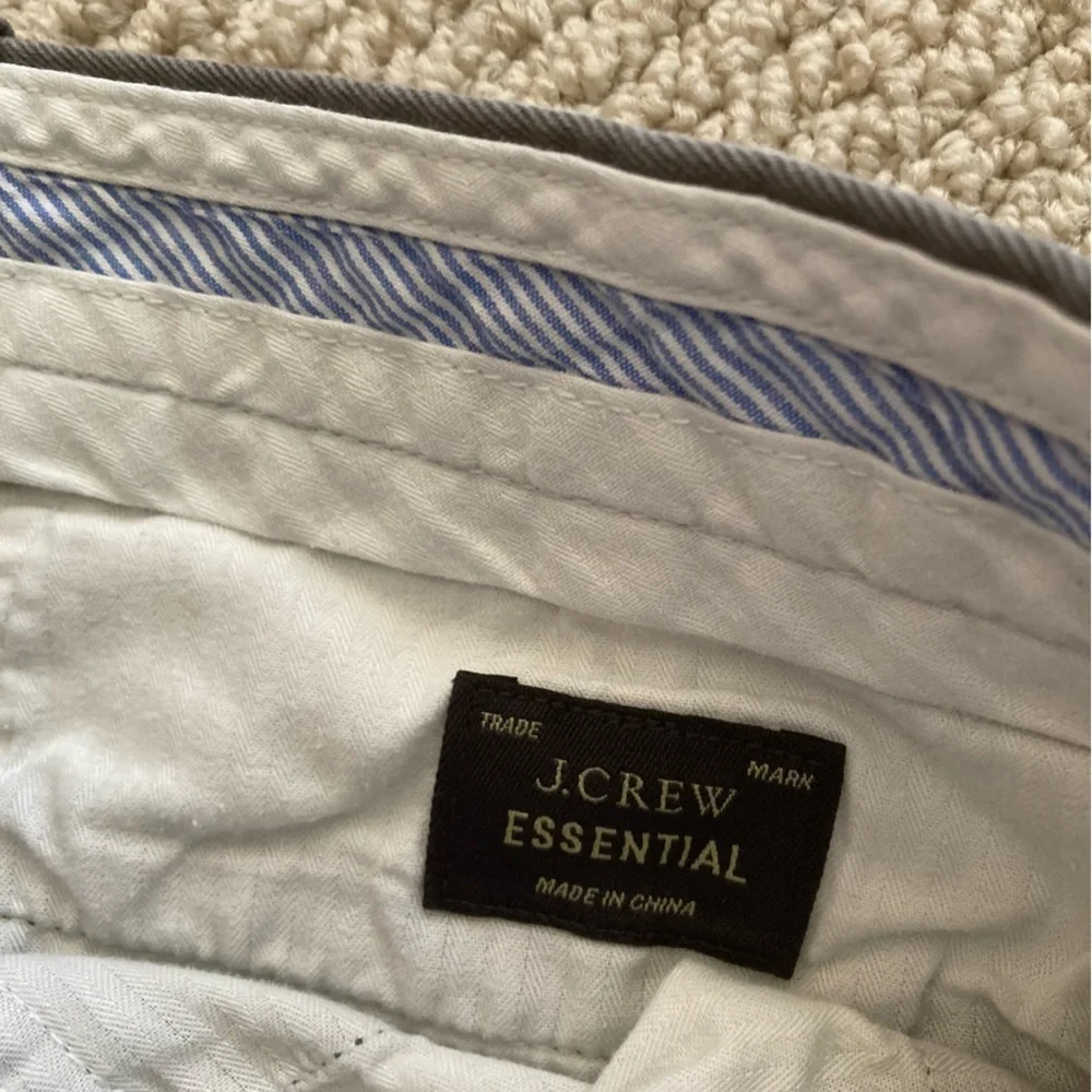 J. Crew Classic Chino Pants Grey Bottoms Men’s Size W 32 x L 32 FLAW HOLE